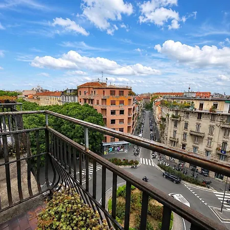 Two Bedroom With Views In Porta Venezia *