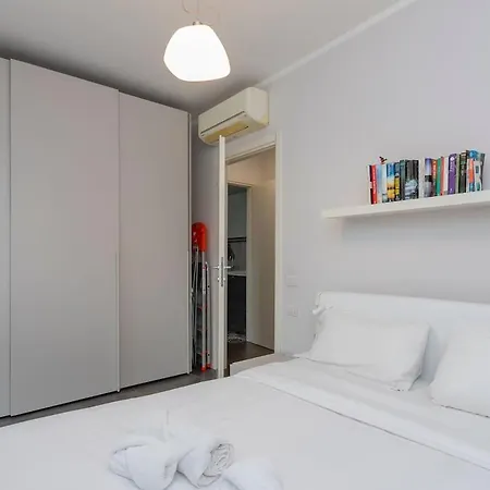 Apartman Xenia - 2 In Via Ampola 5 *