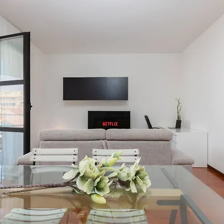 Large Duplex With Private Terrace Gluck