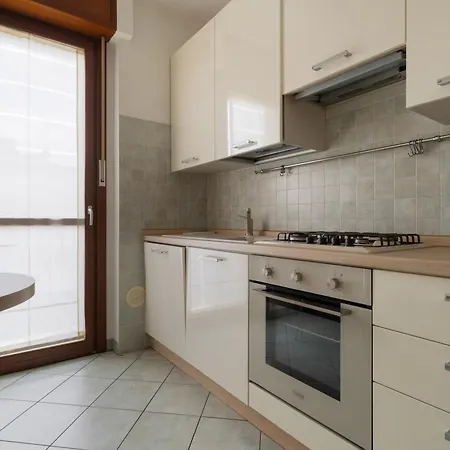 Apartamento Guesthost - Comfy Flat X4 Near Abbiategrasso Mm2 Milão