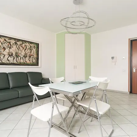 Apartamento Guesthost - Comfy Flat X4 Near Abbiategrasso Mm2
