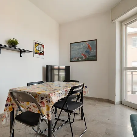 Guesthost - Comfy Balcony Flat Steps From Navigli * Milano
