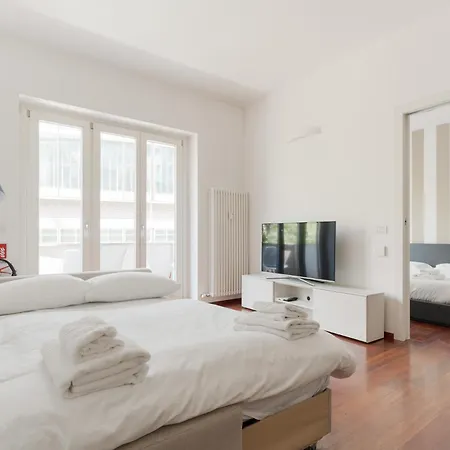 Guesthost - Bright Balcony Flat X4 Gioia Mm2 شقة ميلان