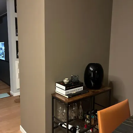 Apartament Stylish Modern 2-bedroom In *
