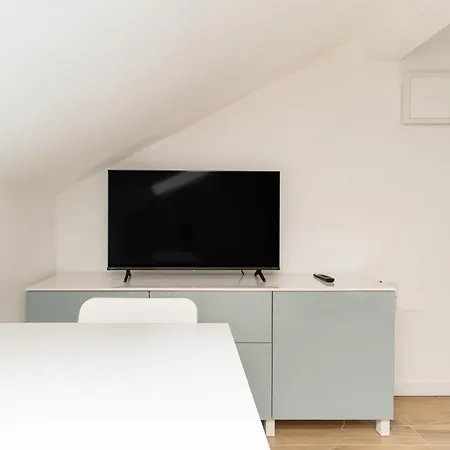 Guesthost - Cozy Near Porta Romana Appartamento *