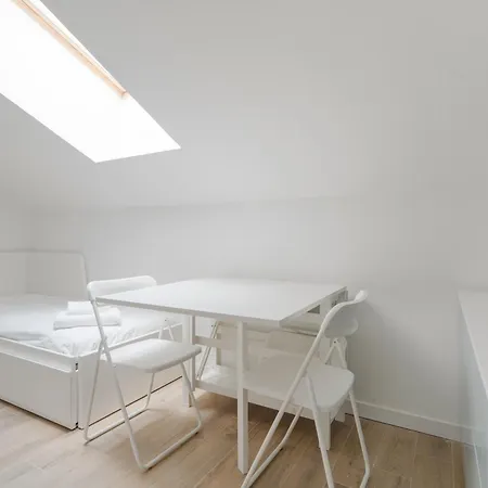 Guesthost - Cozy Near Porta Romana *