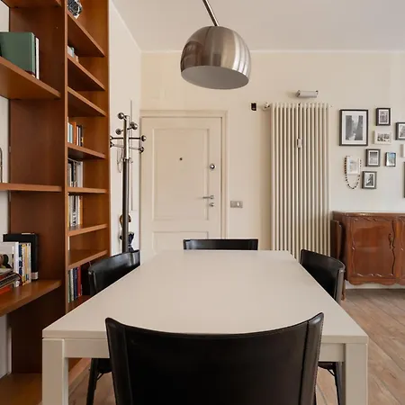 Guesthost - Cozy Balcony Flat X2 Porta Garibaldi