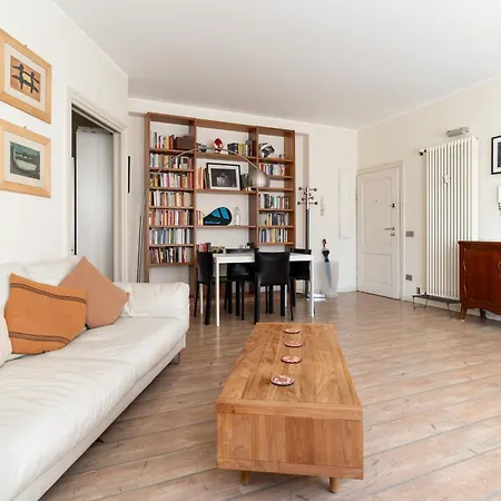 Guesthost - Cozy Balcony Flat X2 Porta Garibaldi * Milão