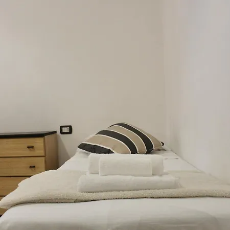 One-bedroom Flat 500m Gorla M1