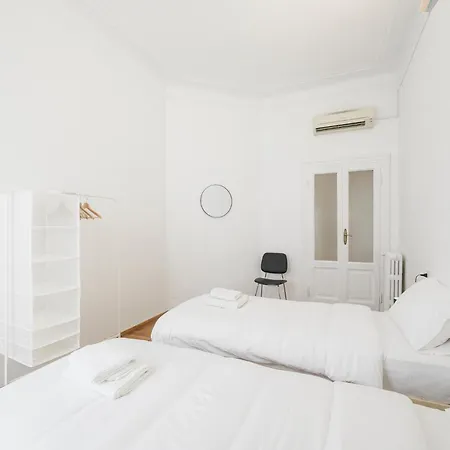 The Design Library - Monforte San Babila ميلان