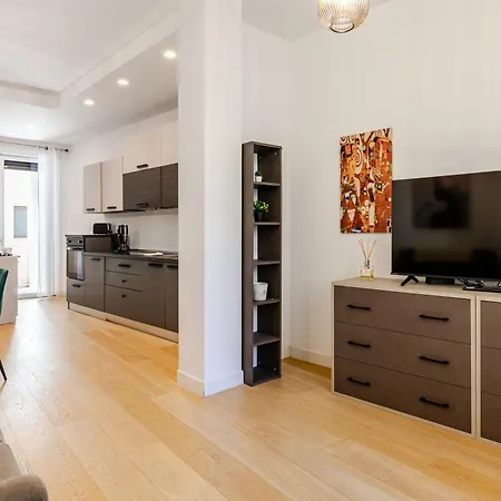شقة - Two-bedroom Near Duomo