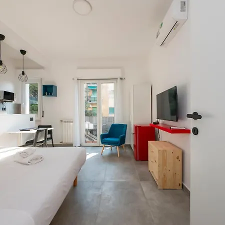 Quiet And Bright With A Balcony And Ac ميلان