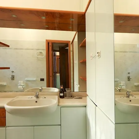 The Urban Nest One-bedroom Near M1 *