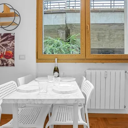 Modern With Air Conditioning Appartement