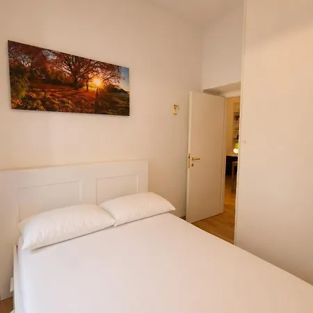 And Quite Flat With 2bdr, 2bath, Self Checkin Connected To Linate And Duomo In 5 Mins * Milano