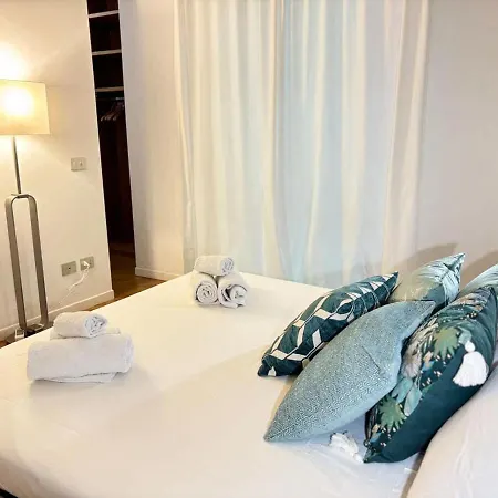Elegant With Walk-in Closet - Long Milão