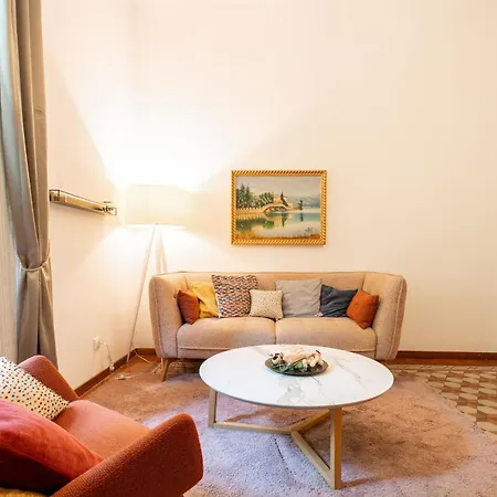 Апартаменты Caracciolo - Elegante Bilocale • Ascensore • Metro Vicina • Wi-fi *