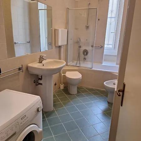 Tre31, Peaceful Center, 2 Bedrooms Milão