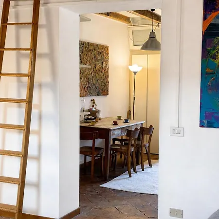 Navigli Art Apartment- M2 Porta Genova شقة *