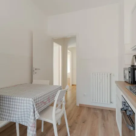 Apartamento Guesthost - Cozy Balcony Flat Comasina Mm3 *