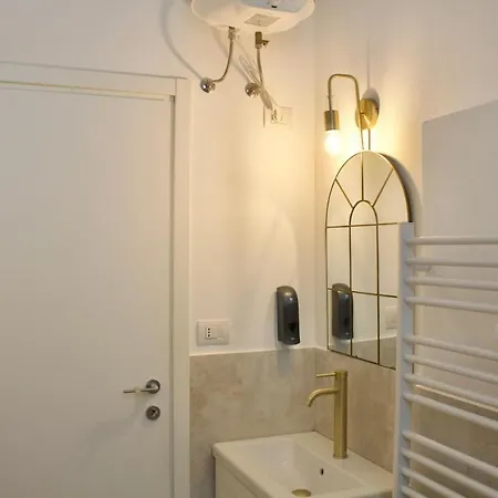 Ample 2-br Space 1 Min To Romolo M2 Apartament