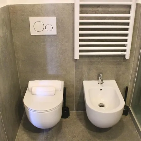 Ample 2-br Space 1 Min To Romolo M2