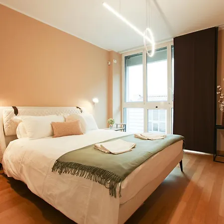 Isola Design Townhouse On 3 Levels, Terrace, Garage Milano