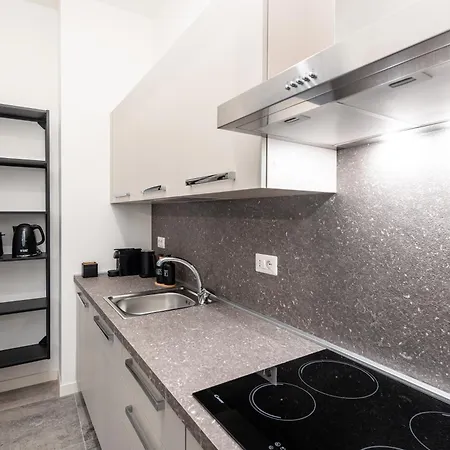 8 Min Walk From The Station, Designer Flat