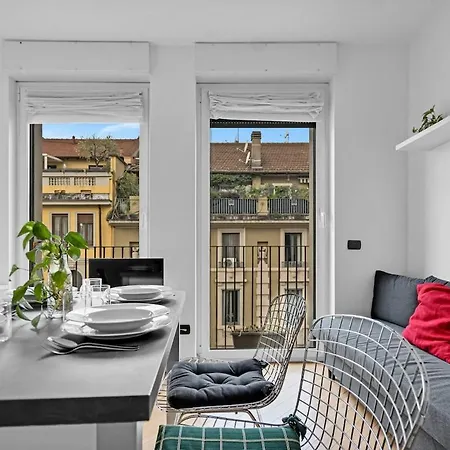 Ri24 Bright Two-room With A Cozy Balcony Milano