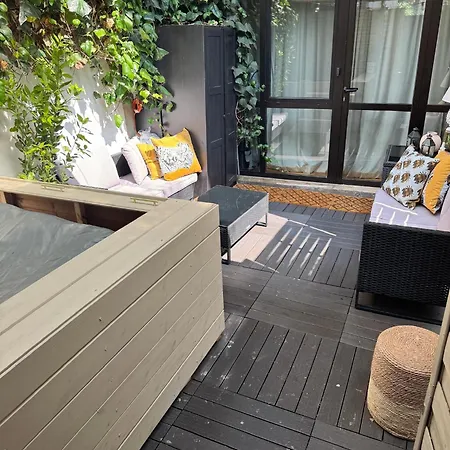 Design M4 Wagner Jacuzzi & Garden شقة