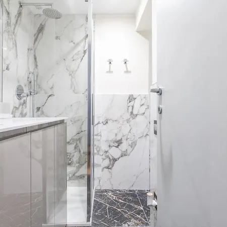 Downtown Luxury Sleeps 4, Crocetta, 8 Min From The Duomo