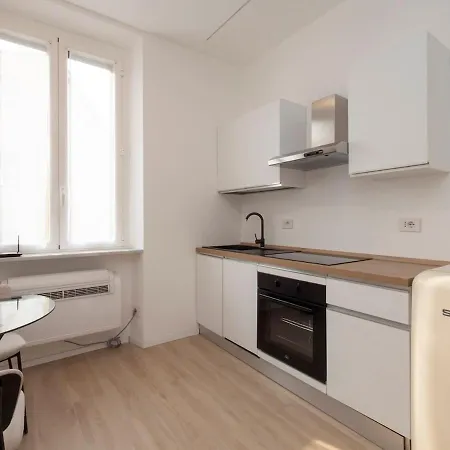 Apartamento Xenia - In Viale Umbria 66 *