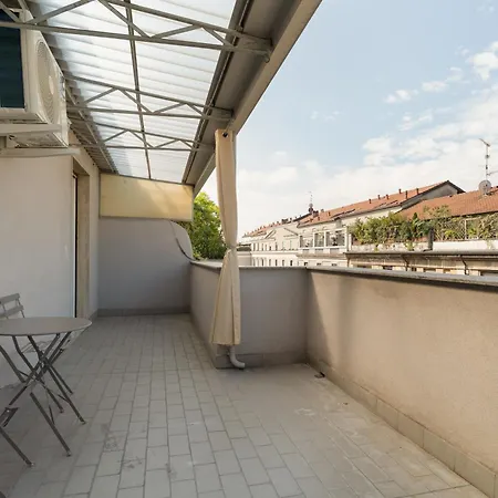 Guesthost - Cozy With Terrace Dergano Apartamento *