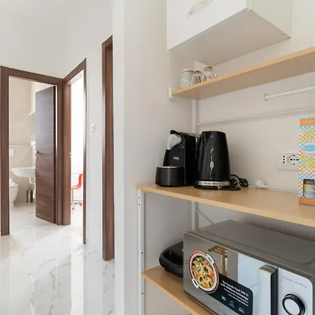 Apartamento Guesthost - Cozy With Terrace Dergano Milão