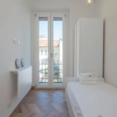 Xenia - 3 In Via Stadera 5 * Milánó