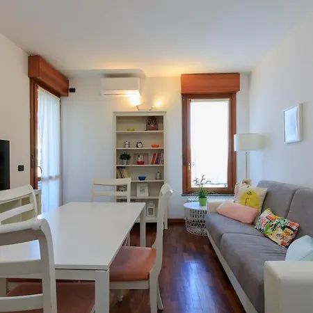 Xenia - 2 In Via Santander 20 Milaan