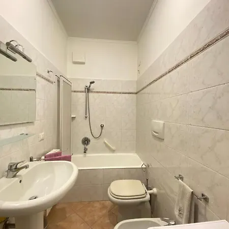 Cozy Flat Nearby Porta Venezia Apartamento