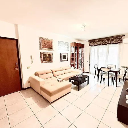 Large Artistic With 2 Balconies Milano