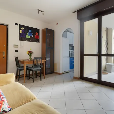 Guesthost - Casa 14 - Certosa Terrace Flat X4 Milão