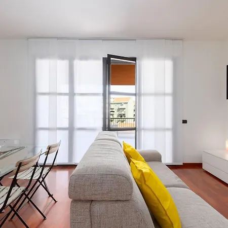 Διαμέρισμα Large Duplex With Private Terrace Gluck *