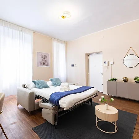 Spacious And Modern 3 Bedroom 2 Bathroom Apartament *