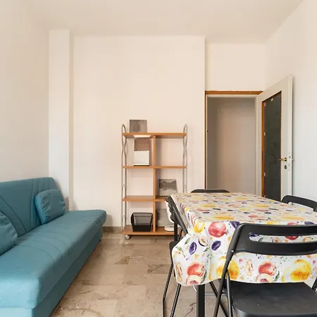 Guesthost - Comfy Balcony Flat Steps From Navigli *