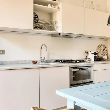 Brera Charming House - Elegant Flat With Balcony And Courtyard View ميلان