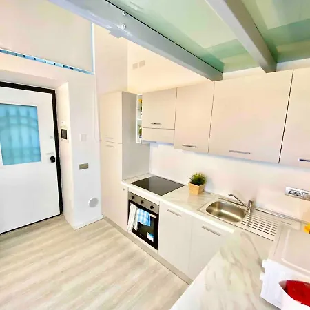 Loft In The Center - Metro - 12 Beds