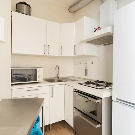 Guesthost - Cozy Balcony Flat X2 Porta Garibaldi