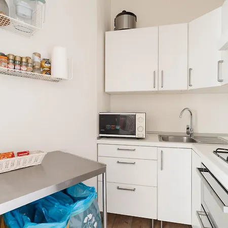 Guesthost - Cozy Balcony Flat X2 Porta Garibaldi Apartamento *