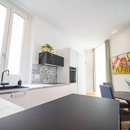Emmeloft I Full Moon - Modern Bright Mood Milan Apartamento Milán