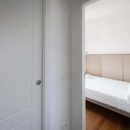 Elegant Designer In The Monumental Area Апартаменты Милан
