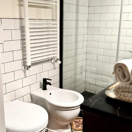 Duomo 10 Min Metro Vintage Italian Appartement