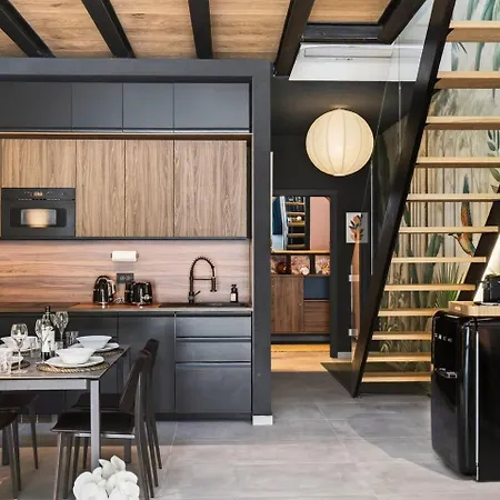 Nestco The Loft Jenner Apartman *